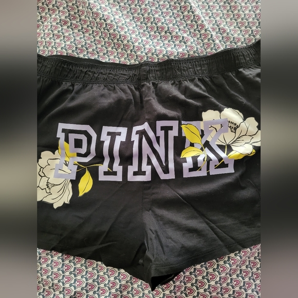 Vs pink floral logo sleep boxy, size xl. - Picture 5 of 6